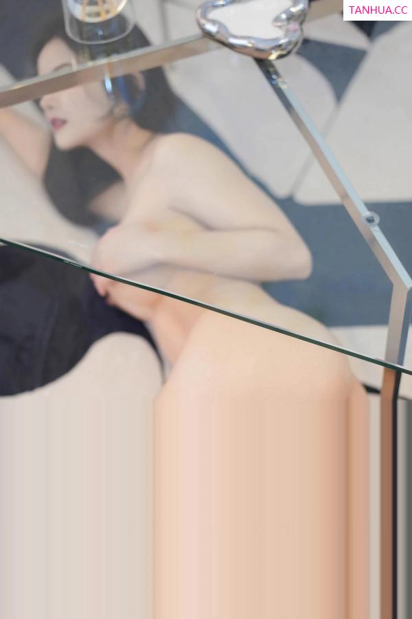   [XiuRen]高清写真图 2024.01.05 No.7918 谭小灵 牛仔裤美腿第70张图片